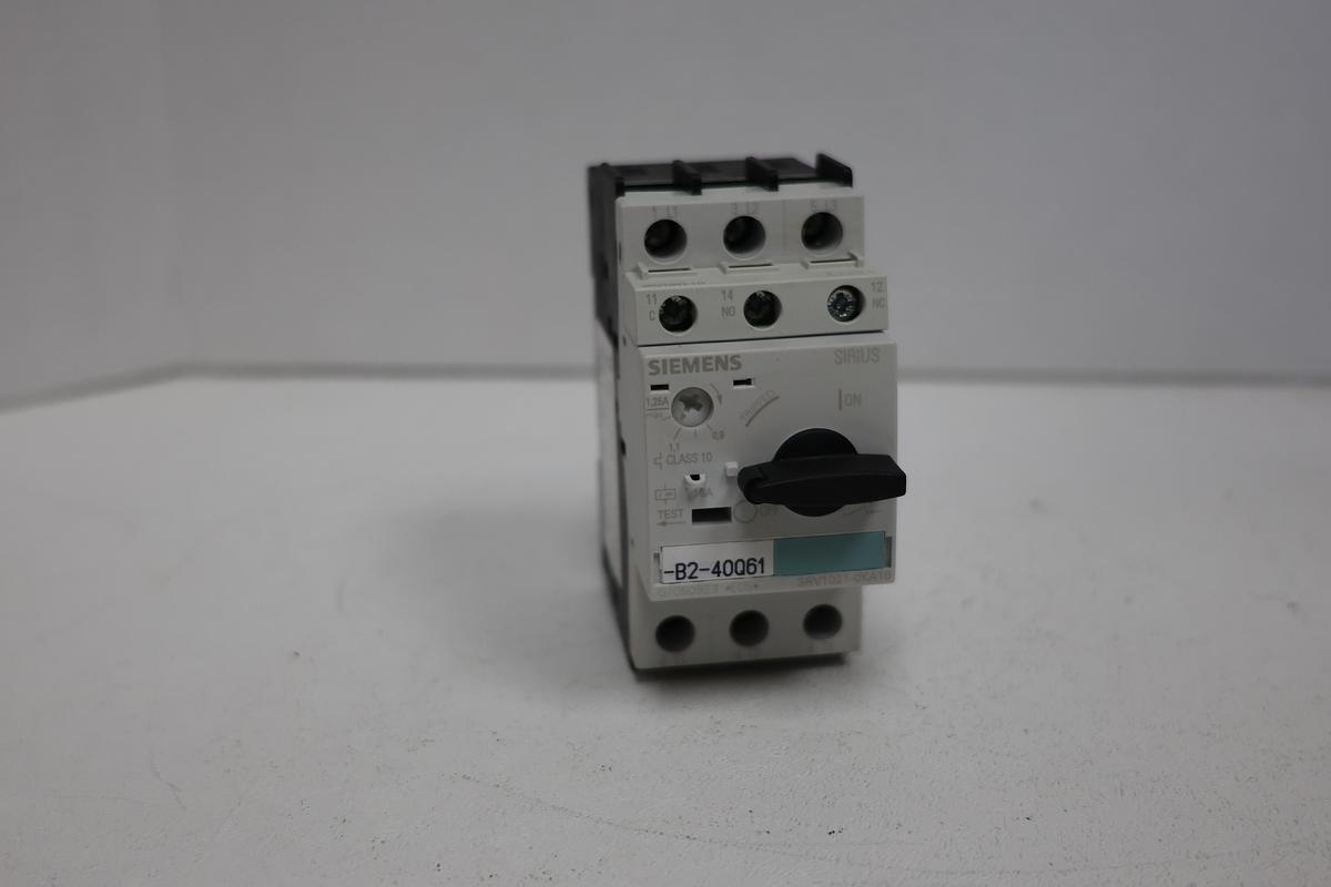 Used SIEMENS 3RV1021-OKA10 Circuit Breaker/Motor Protector 50/60Hz GHA-99
