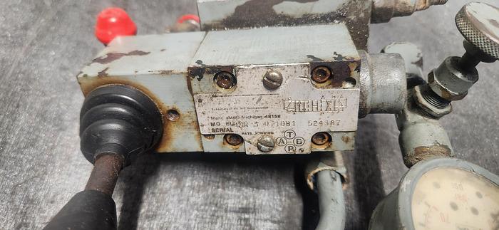 Used Eaton Vickers OMR-3-1-10B1 Directional Control Valve - GHB-69