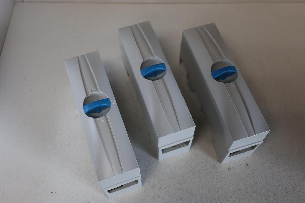 Used (Lot of 3) Wöhner 01240 Connecting Terminal Plate – 3-Pole Busbar Terminal (6–50mm², 175A, 690V) GHA-184