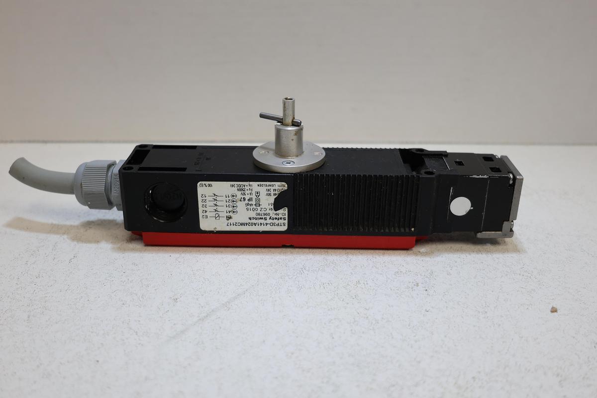 Used Euchner STP3D-4141A024MC2117 Safety Interlock Switch 24V AC/DC IP67