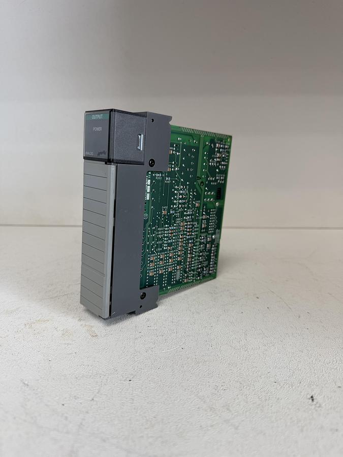 Used Allen Bradley SLC 500 1746-NO4V Ser A Analog Output Module GHA-185
