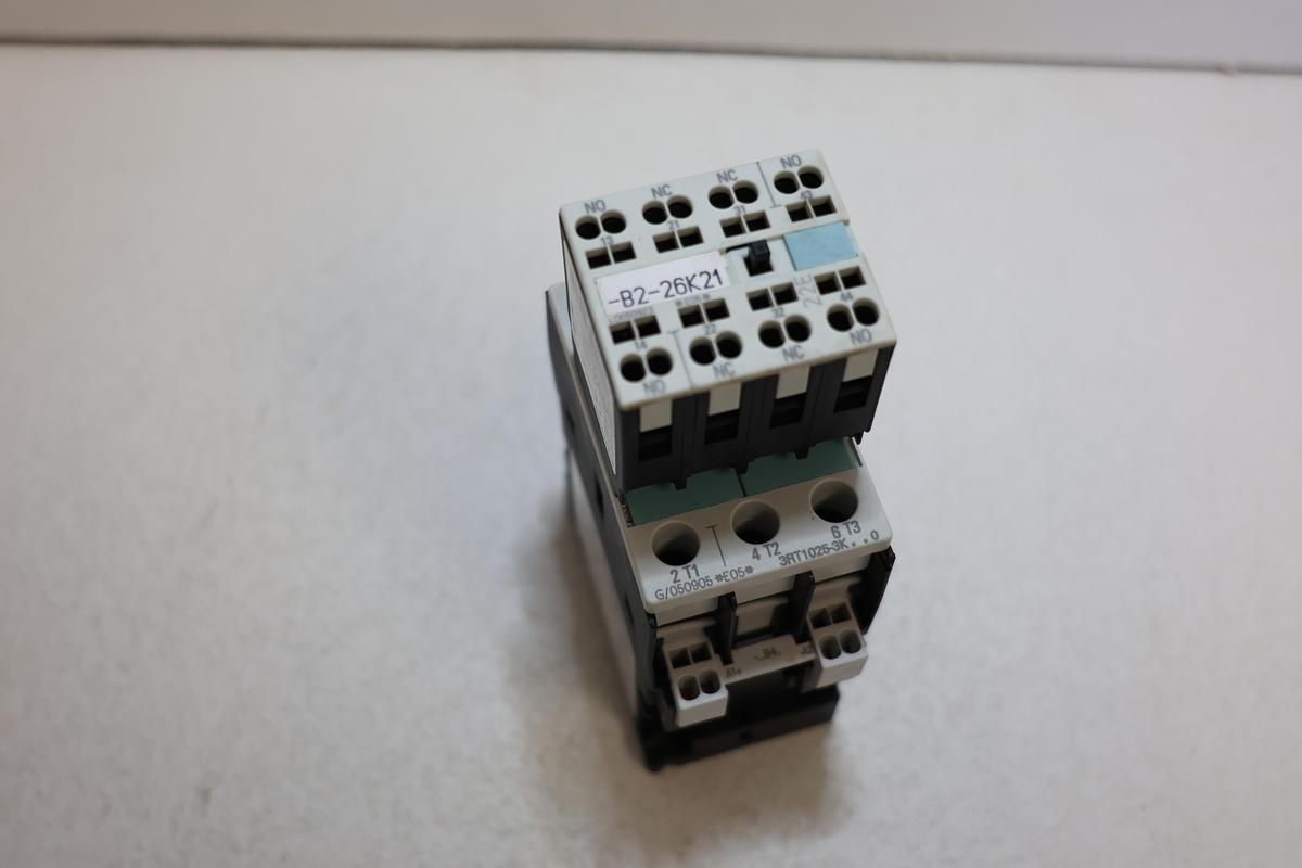 Used Siemens 3RT1025-3K Contactor w/ 3RH1921-2HA22 & 3RT1926-1BB00 Used