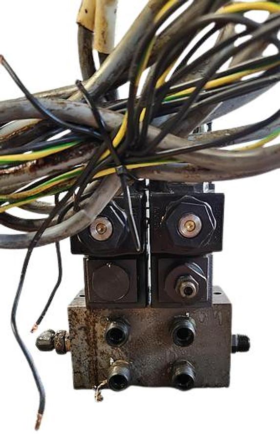 Used Daikin Solenoid Controlled Valve K20-G02-2CA-20-E w/ Throttle & Check Valve MT-02W-50 (Lot of 2) 