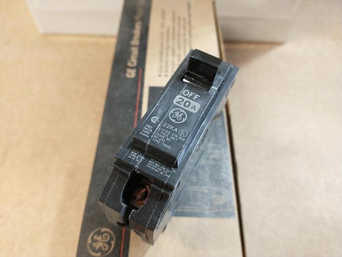 Used GE General Electric THHQL1120 1 POLE, QTY 10, 20A Plug-In Circuit Breakers (GH101)