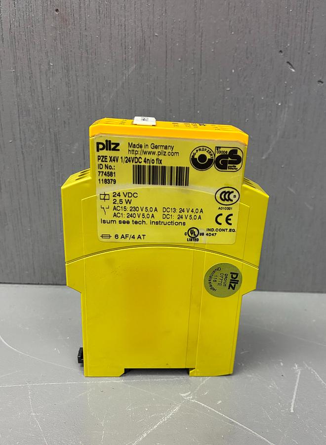 Used PILZ PZE X4V 1/24VDC 4n/o fix SAFETY RELAY 24 VDC 2,5 W GHC-34