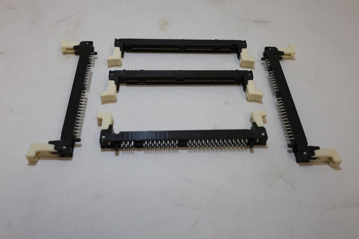 Lot of 5 AMP TE Connectivity PCB Card Edge Connectors w/ Locking Latches Through-Hole