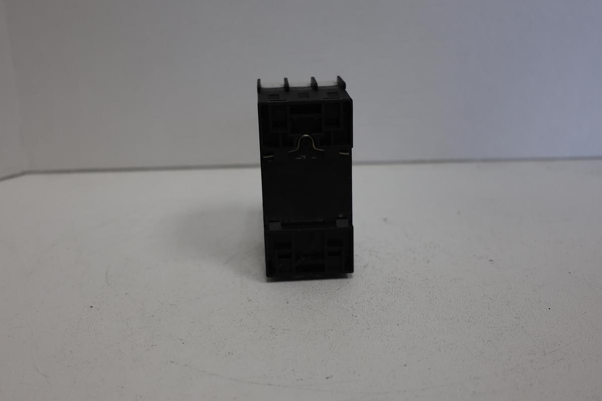Used Siemens 3RV1021-1KA10 Motor Starter Protector