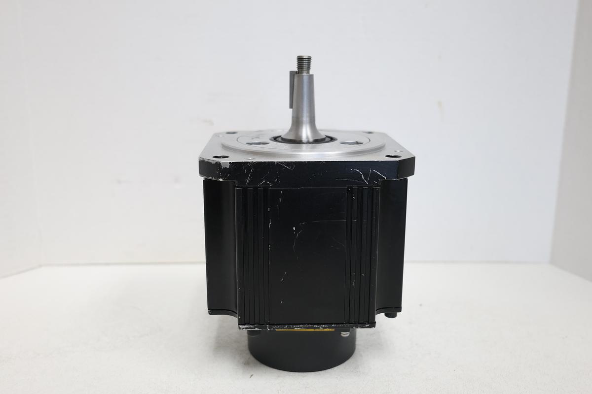Used Mitsubishi HC102T-SZ AC Servo Motor 2000RPM 123V 6A w/ OSE105S2 Encoder