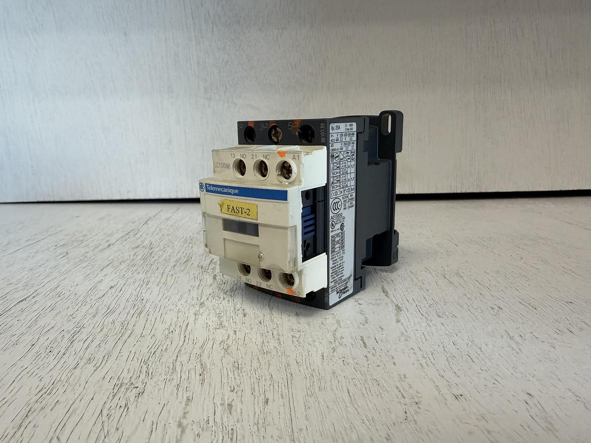Used Schneider Electric A015850 Magnetic Auxilary Contactor LC1D096 600V Telemecanique GHA-180