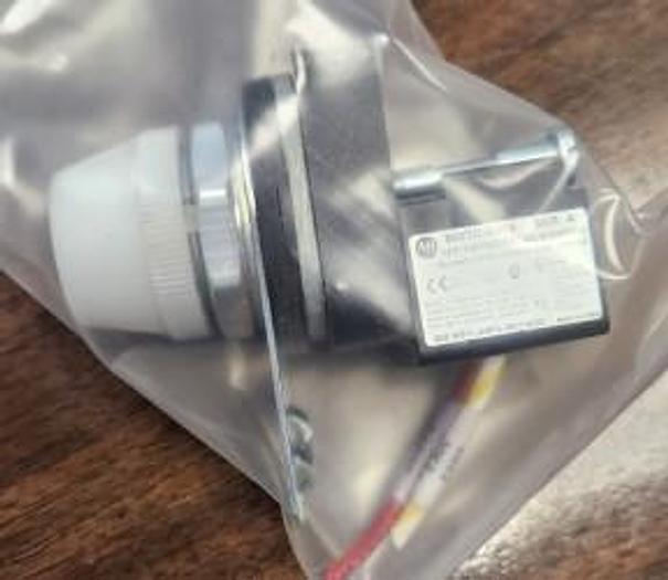 Used Allen-Bradley 800T-QH2W SER V White Pilot Lamp 800TC-N374 SER A - GHGC-D5