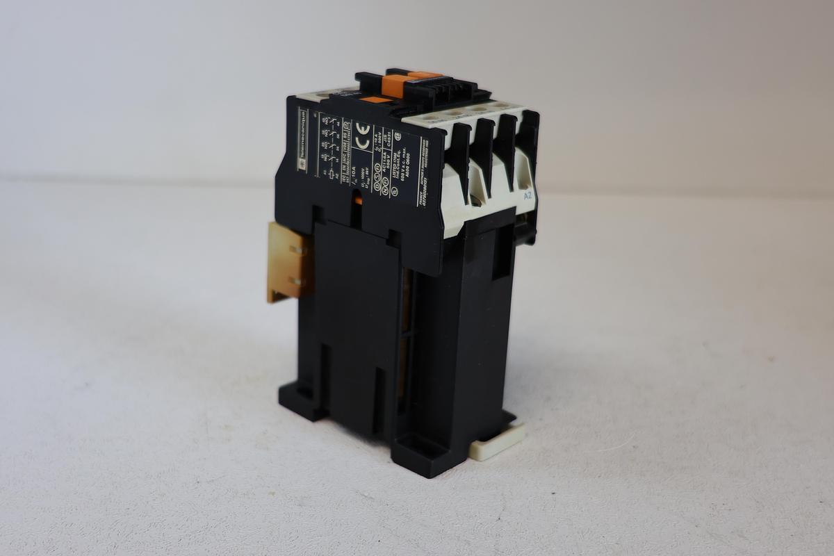 Used Telemecanique CA3 DN40 w/ LA4 DC1U