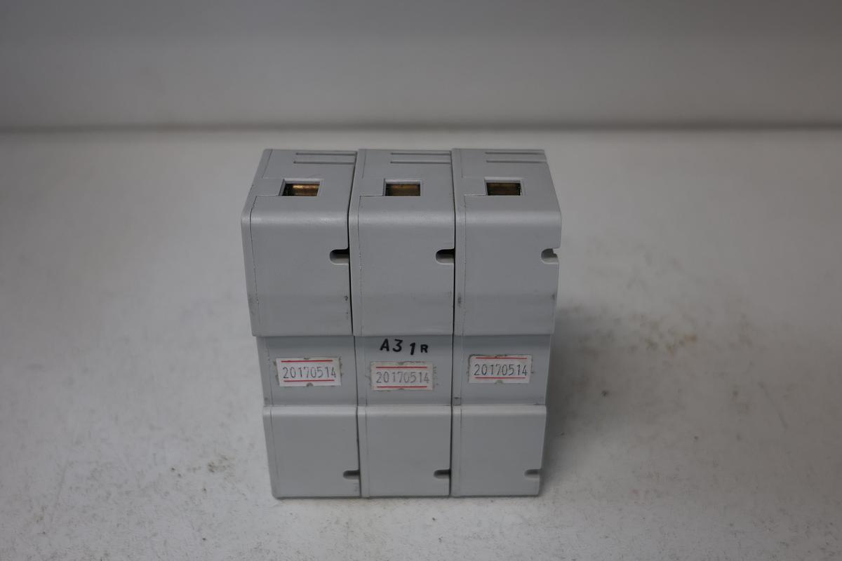 Used Eaton Bussmann CH30J3 Modular Fuse Holder – 30A, 600V, 3-Pole, DIN Rail Mount GHA-54
