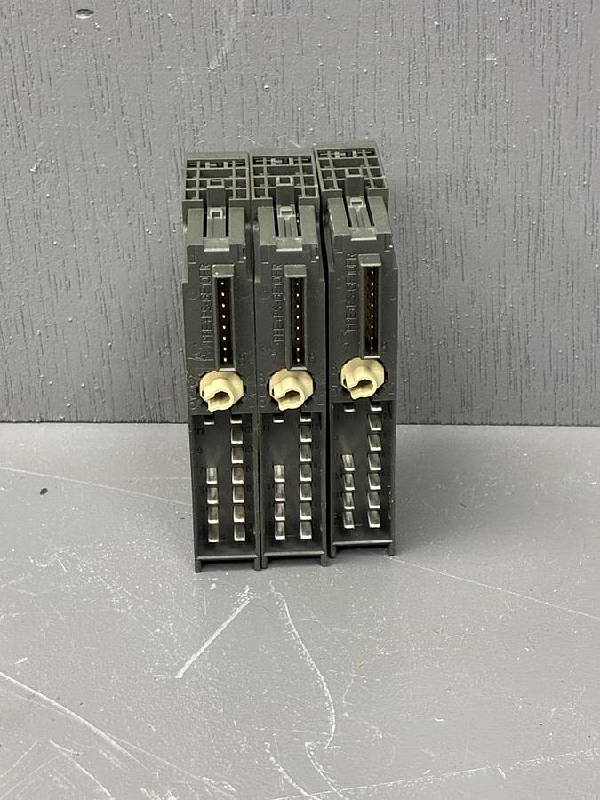 Used (LOT OF 3) Siemens 6ES7 132-4BB31-0AA0 | SIMATIC ET 200S Digital Output Module | GHC-34