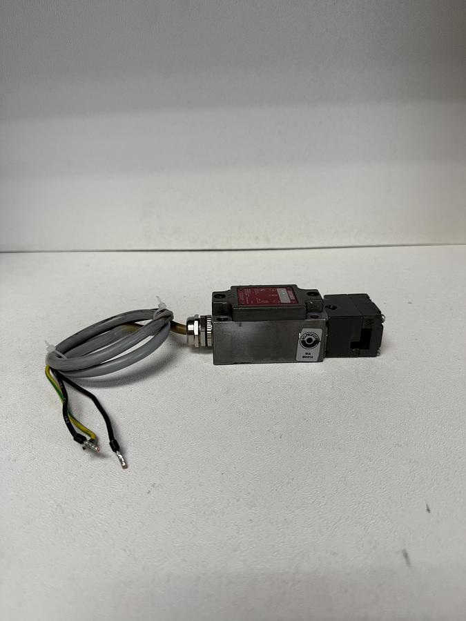 Refurbished (Refurbished) Euchner NZ1VZ-538 E Safety Interlock Switch GHC-27