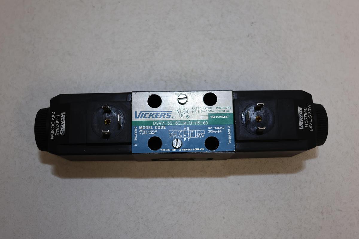 Used Vickers DG4V-3S-6C-M-U-H5-60 Hydraulic Solenoid Valve 24VDC Dual Coil