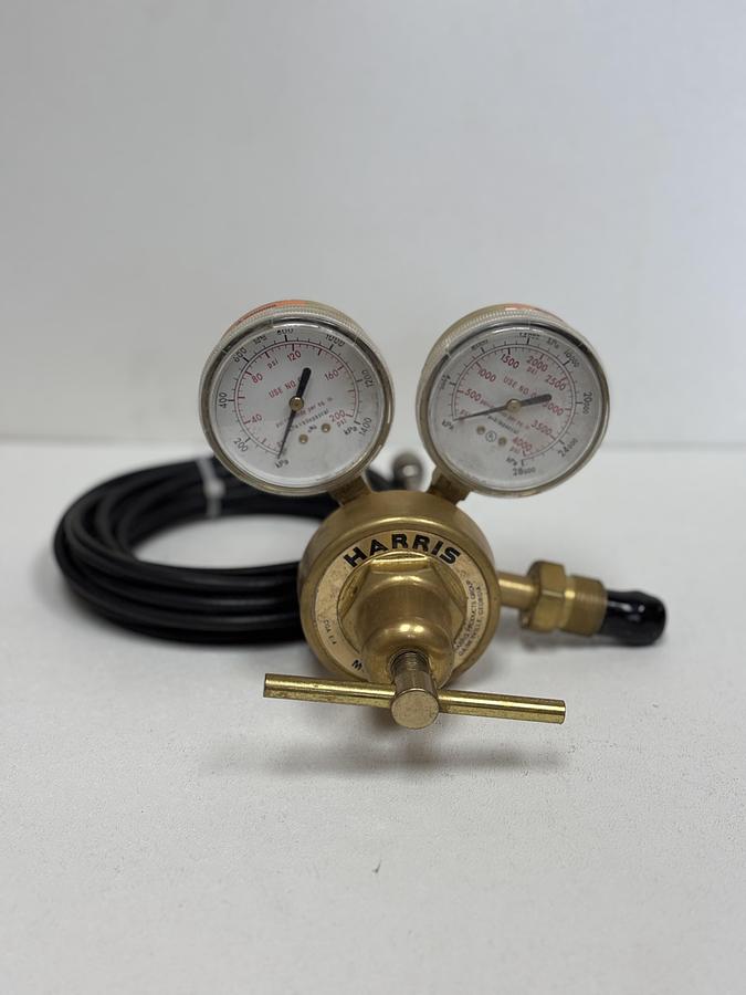 Used Harris Model 425-125 single-stage industrial Gas regulator GHC-31