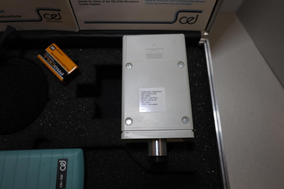 Used CEL-231 Digital Sound Level Meter w/ CEL-282 Calibrator & Case