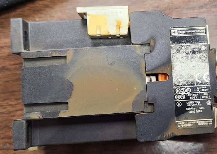 Used Lot of 2 - Telemecanique CA3DN31 Contactor w/LA4 DC1U Aux. Contact - GHA-98