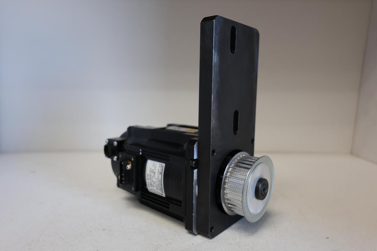 Used Yaskawa SGMGV-05D3W-YG13 Servo motor