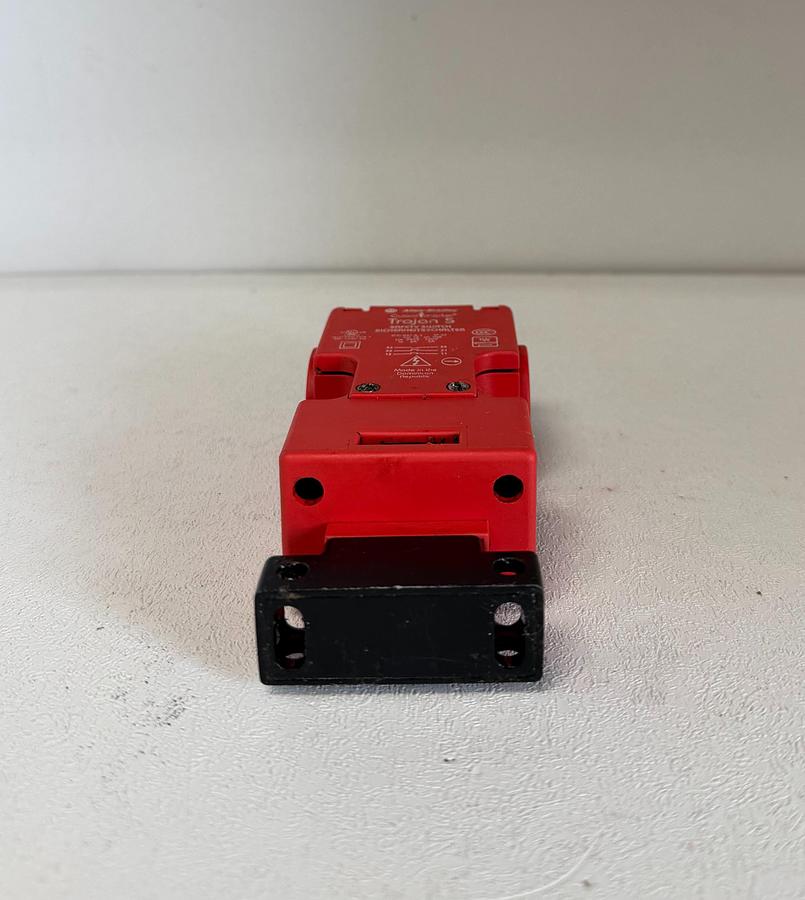 Used Allen-Bradley Guardmaster Trojan 5 Safety Switch – Industrial Interlock Switch IEC-947-5-1 GHGC-4