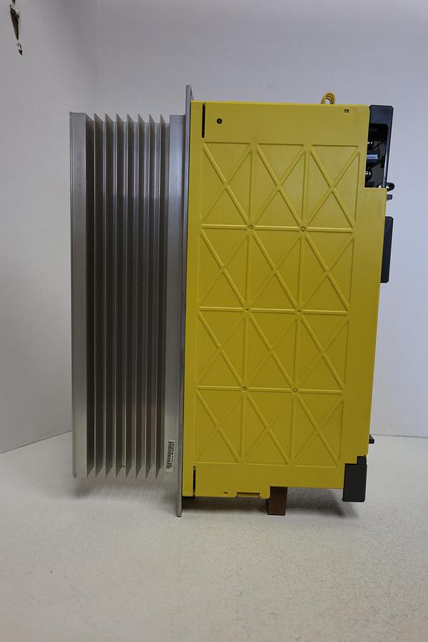 Used FANUC A06B-6114-H304 Alpha i 3-Axis Servo Amplifier SVM3-20/20/40i GHA-21