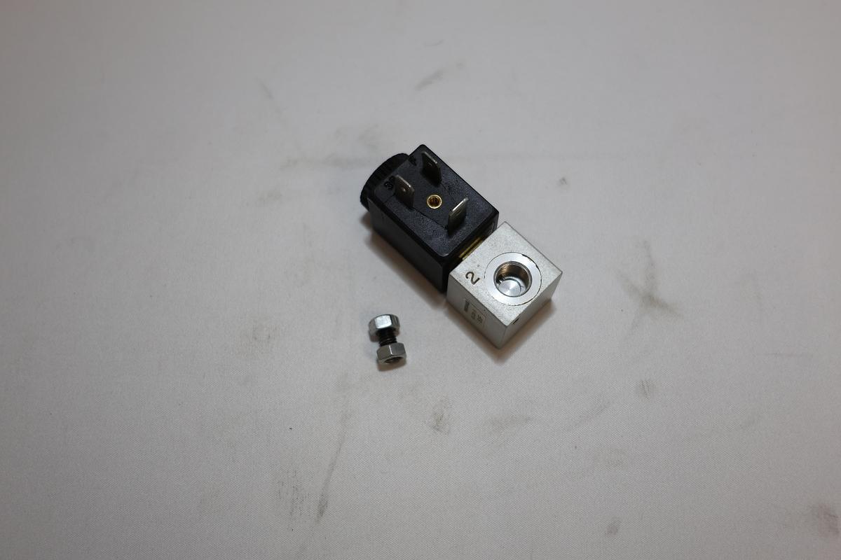 Used Pneumax OILC001.A Solenoid Valve MB5 24V DC 5W Pneumatic Valve