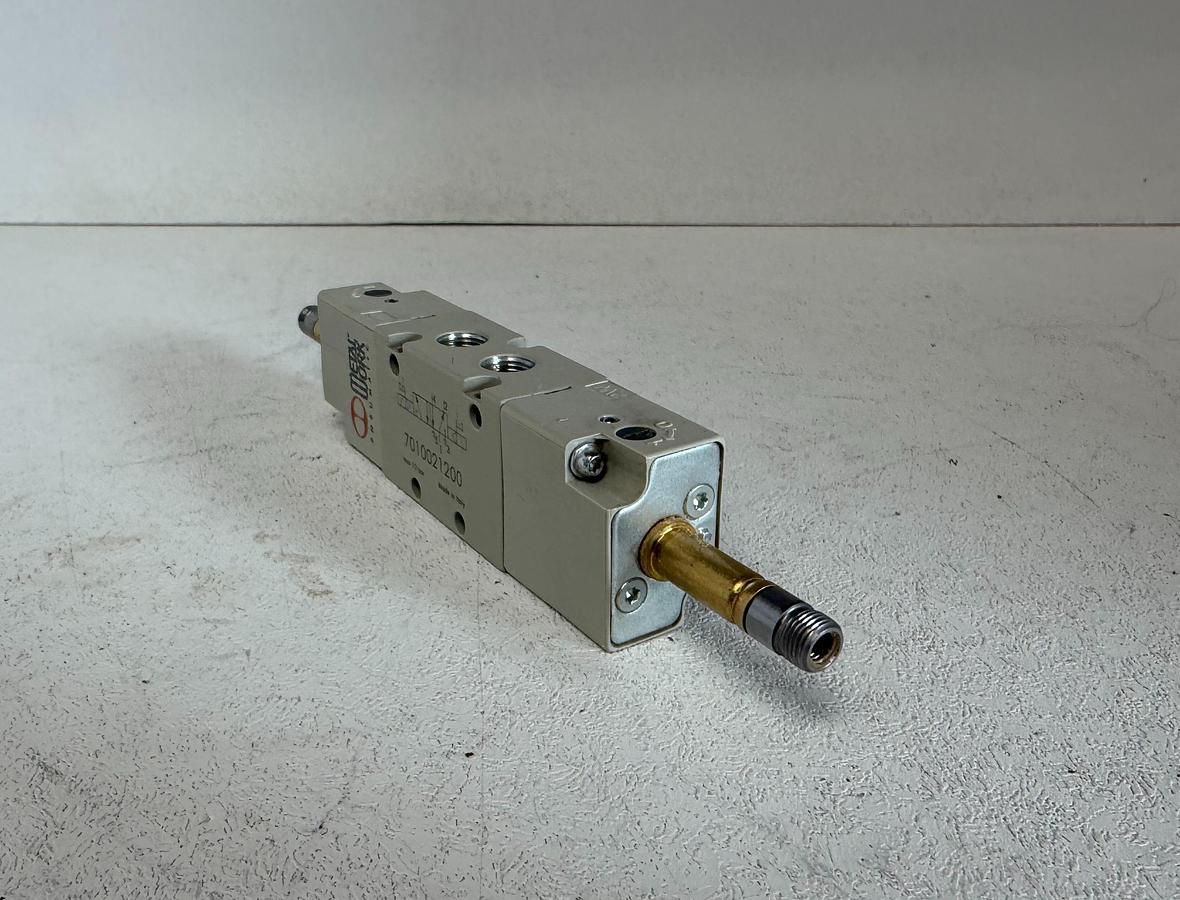 Used Metal Work Pneumatic 7010021200 Solenoid Valve 5/2 Bistable 1/8" Port GHGC-15