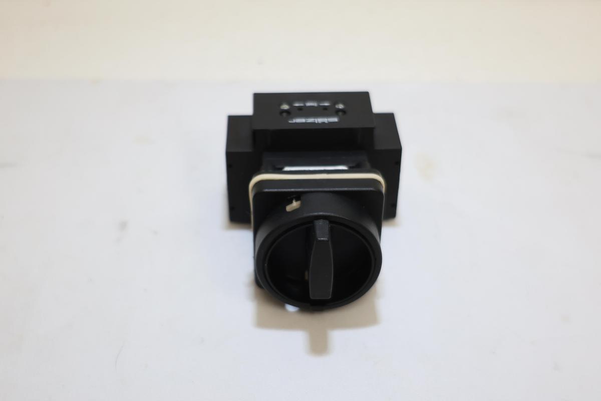 New Salzer H233-41300-A01 Rotary Disconnect Switch H233-41311-035M1 3P