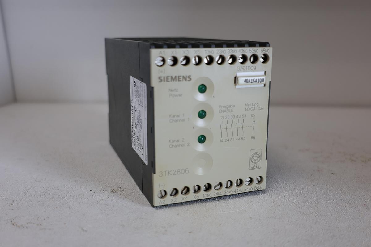 Used Siemens 3TK2806-OBB4 Safety Relay – Reliable Industrial Control Component GHC-26