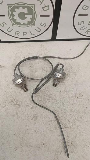Used Lot of 2 Dwyer 673-1 Pressure Transmitters 0-1 PSIG GHA42