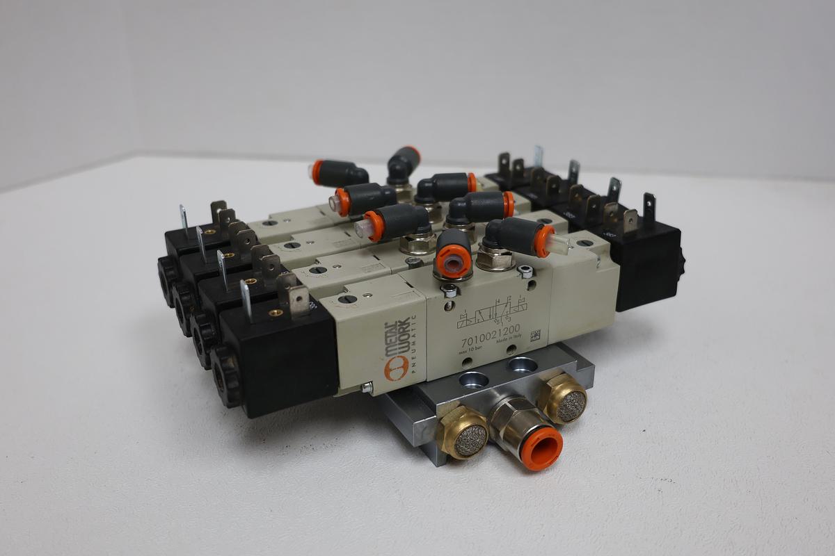 Used Metal Work Pneumatic Valve Manifold + Pneumatic Cylinder + Solenoid Valves – Fluid Automation Systems – 24VDC – 10 Bar GHA-188
