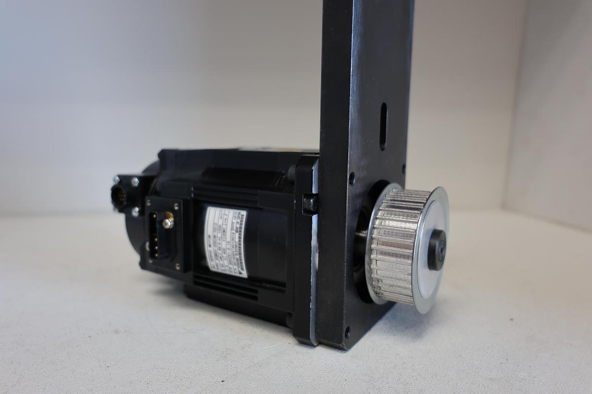 Used Yaskawa SGMGV-05D3W-YG13 Servo motor