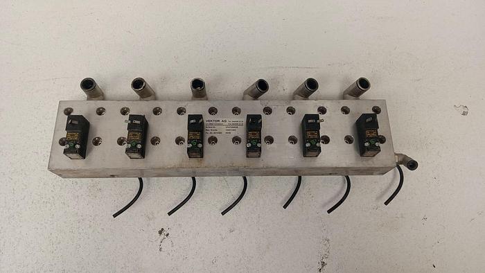 Used Vektor AG VPST054638 Pneumatic Valve Manifold W/ Solenoids 30211122-P GH506