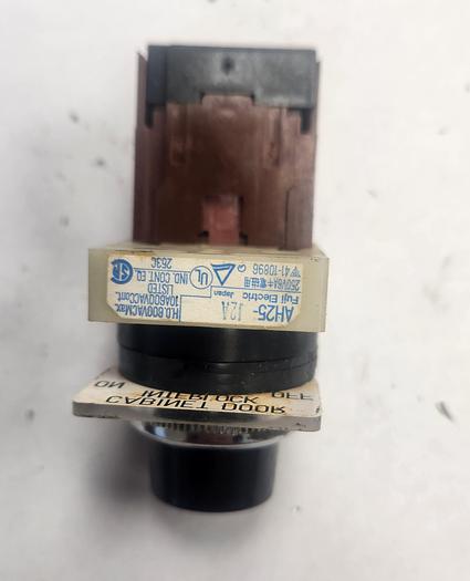 Used Fuji Electric AH25-J2A Key Selector Switch - GHA-158-C3