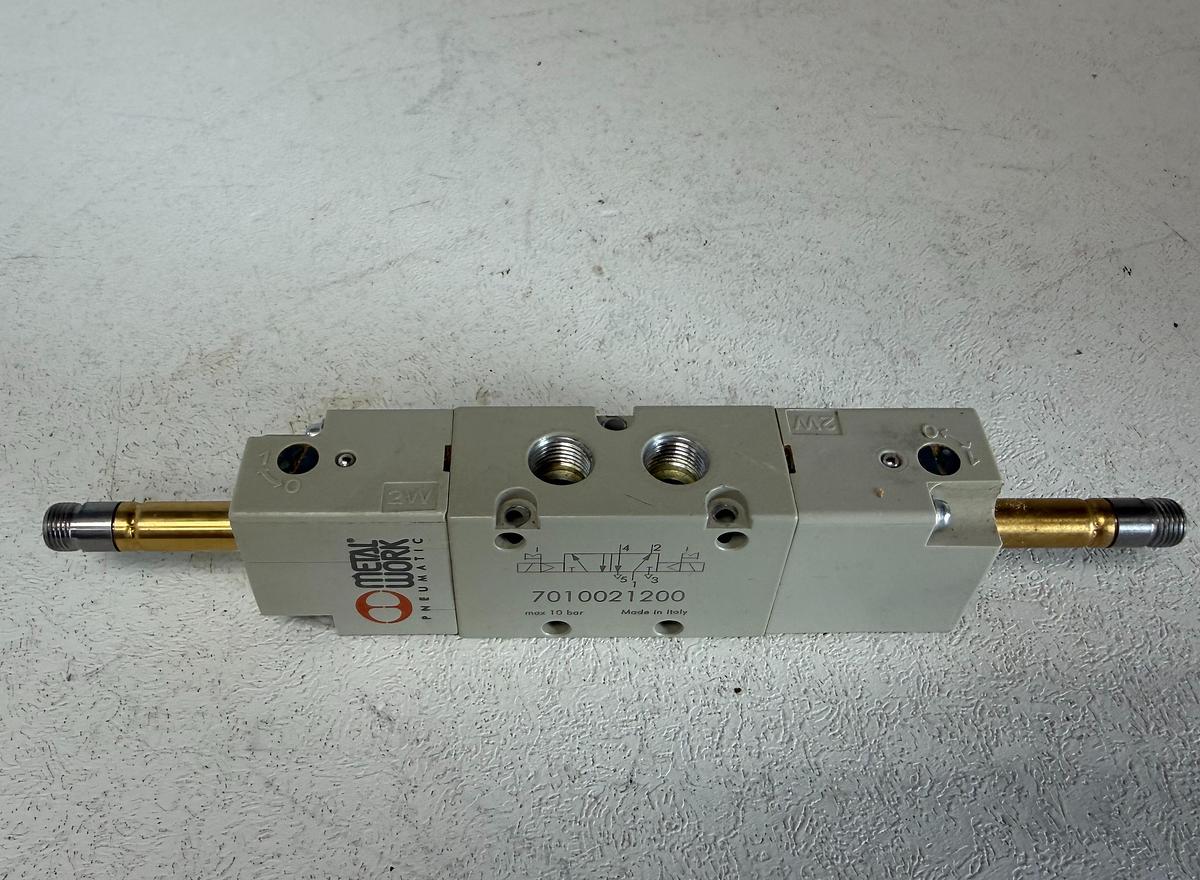 Used Metal Work Pneumatic 7010021200 Solenoid Valve 5/2 Bistable 1/8" Port GHGC-15