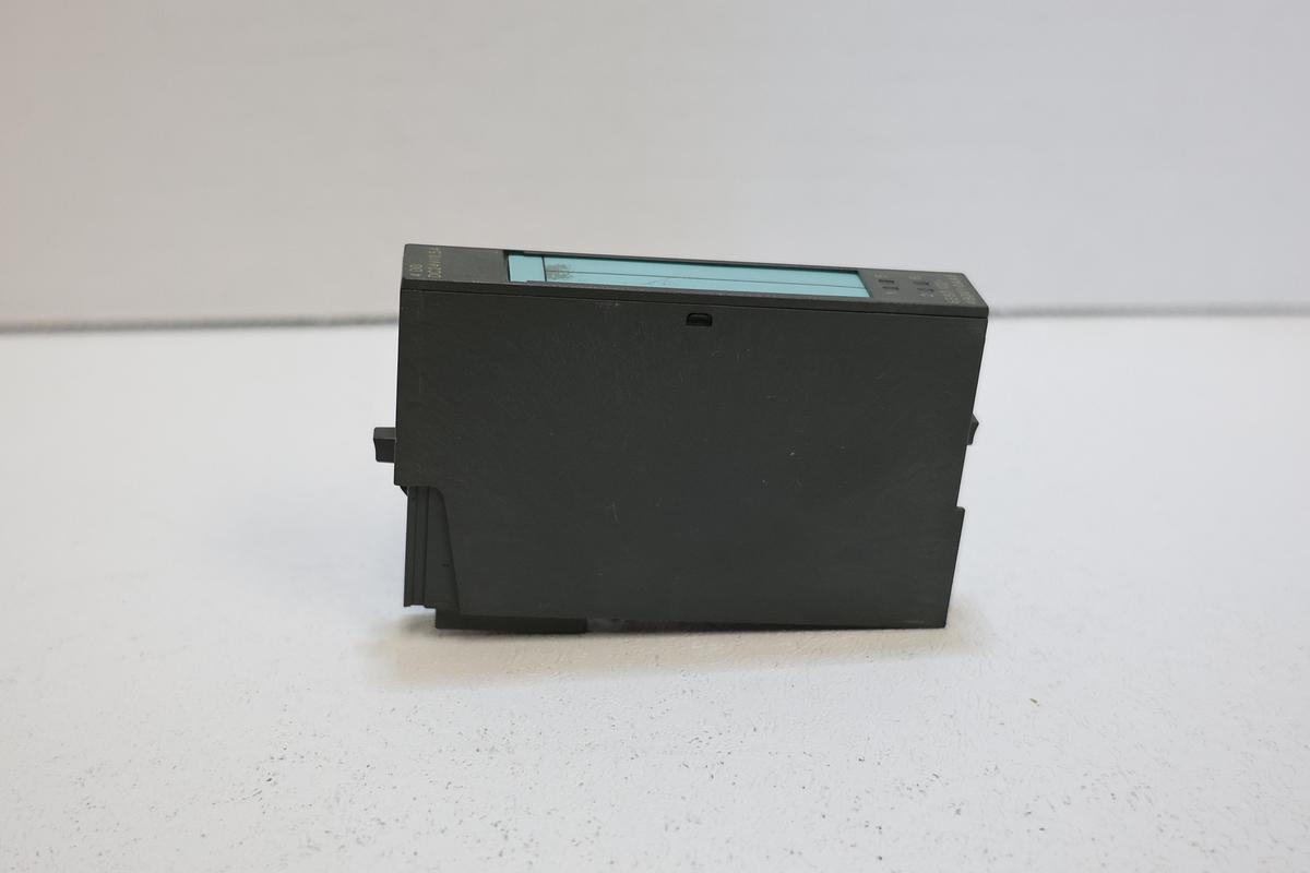 Used Siemens 6ES7 132-4BD01-0AA0 | SIMATIC ET 200S Digital Output Module GHC-34