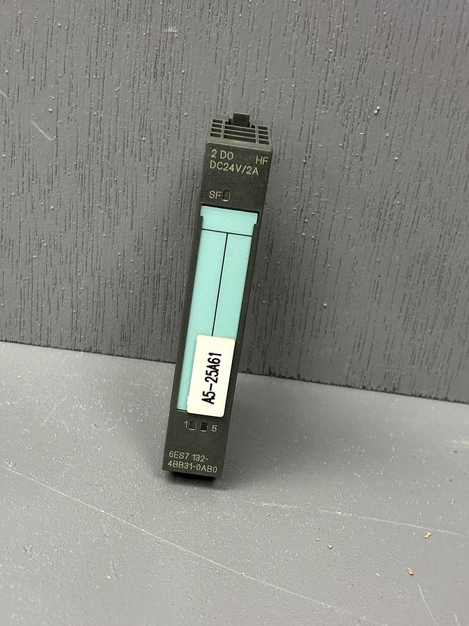Used Siemens 6ES7 132-4BB31-0AB0 Digital Output Module GHC-34
