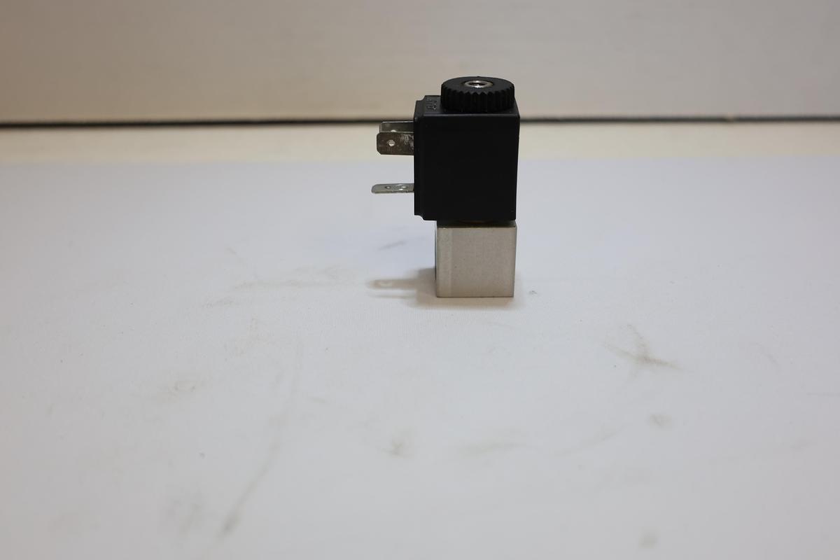 Used Pneumax OILC001.A Solenoid Valve MB5 24V DC 5W Pneumatic Valve
