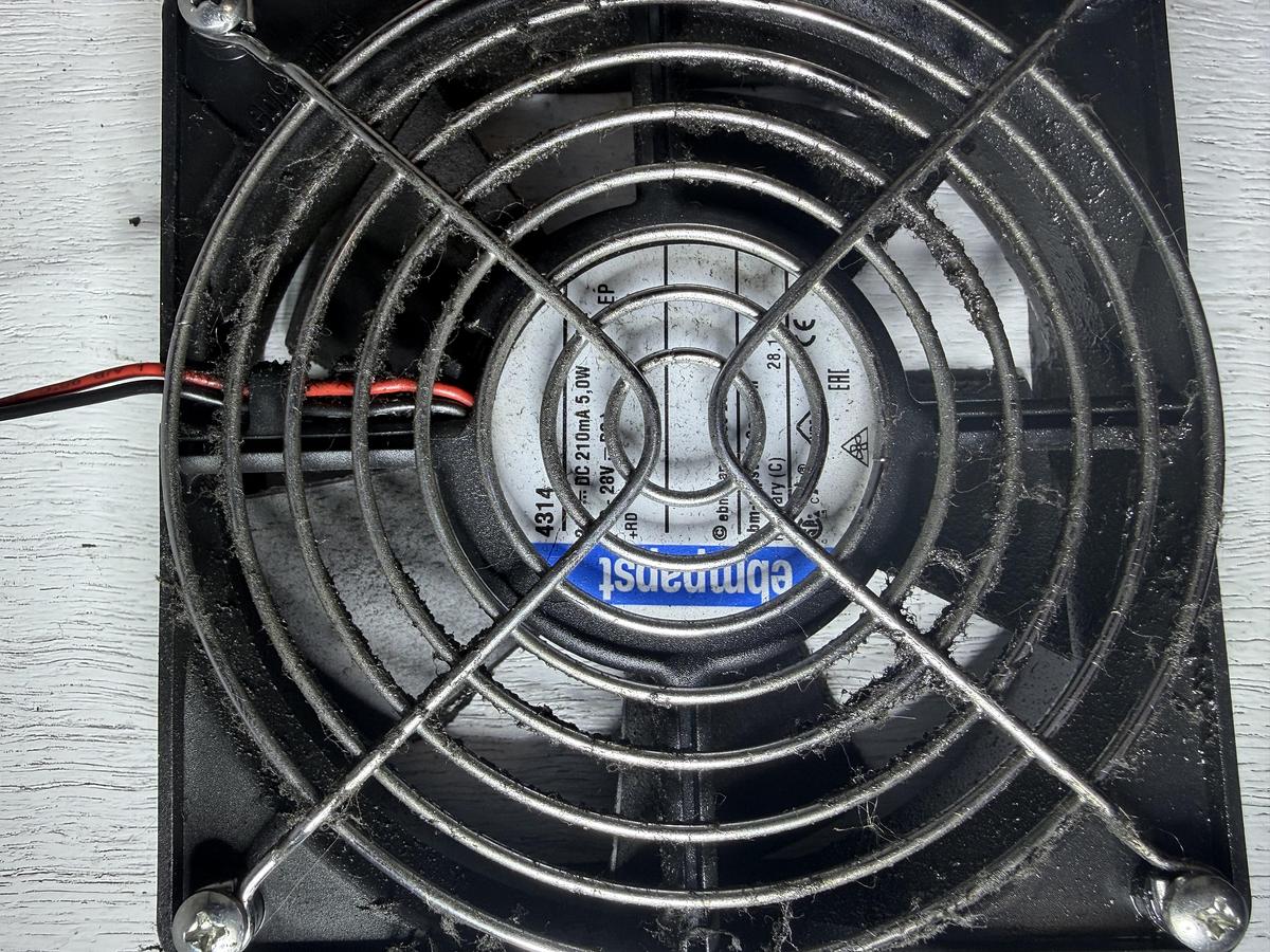 Used ebm-papst 4314 DC Fan, 24V, 120x120x32mm, 100.1CFM, 5W, 45dBA, 2800RPM, Wire Leads GHA-179