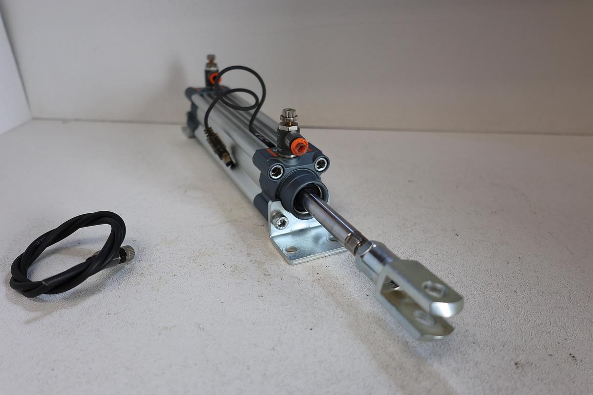 Used Metal Work Pneumatic Cylinder – ISO 15552 Series 3 (32mm Bore x 125mm Stroke) PN:1213320125CN