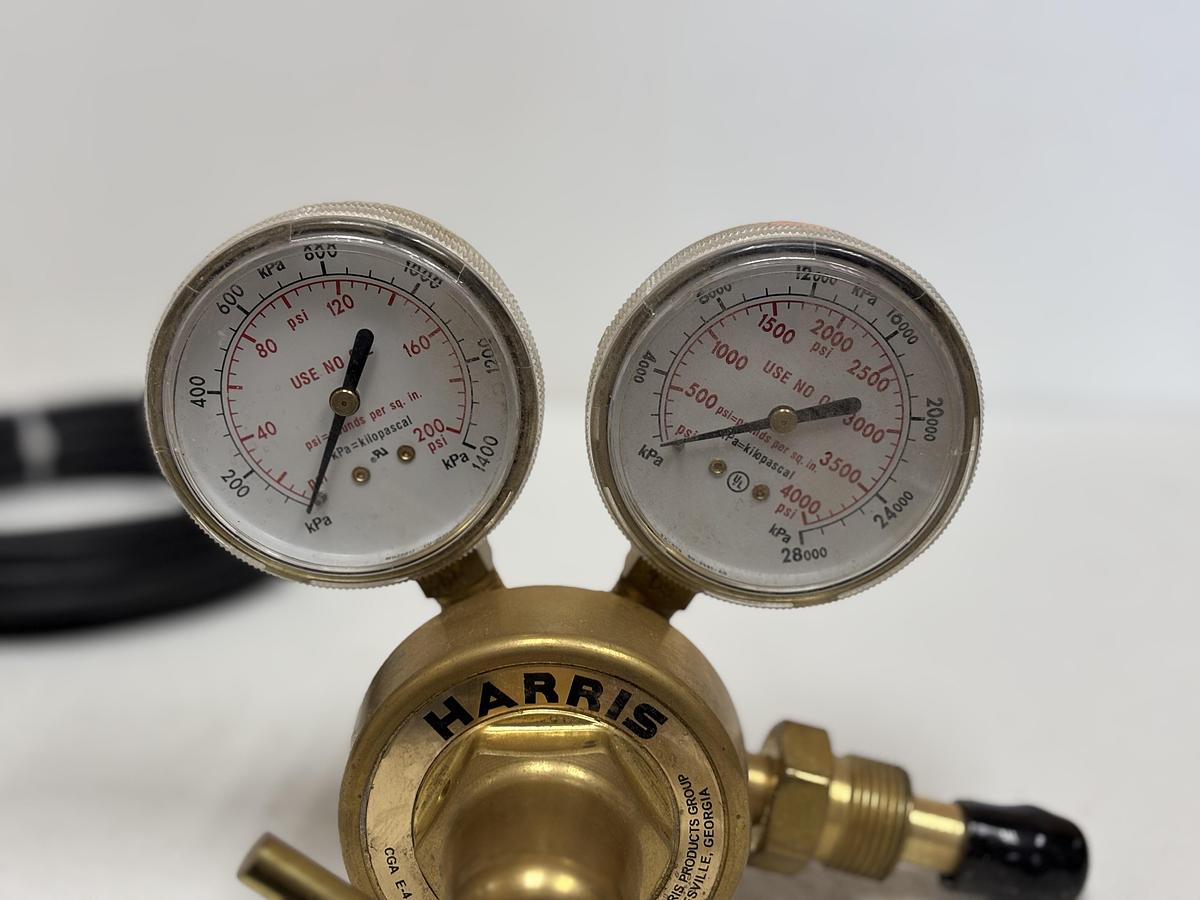 Used Harris Model 425-125 single-stage industrial Gas regulator GHC-31