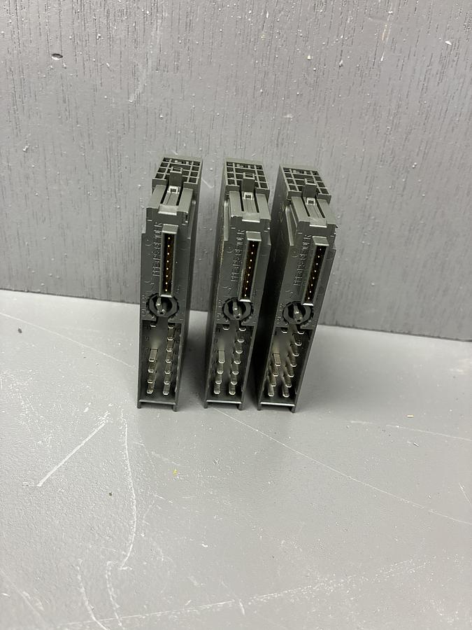 Used (LOT OF 3) Siemens 6ES7 131-4BD01-0AA0 – SIMATIC ET 200S Digital Input Module 24V DC GHA-160