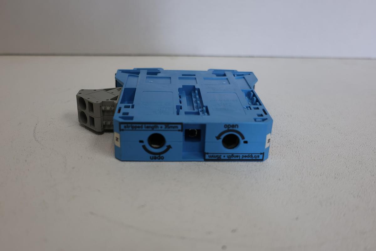 Used WAGO Power Cage Clamp Model 285-194