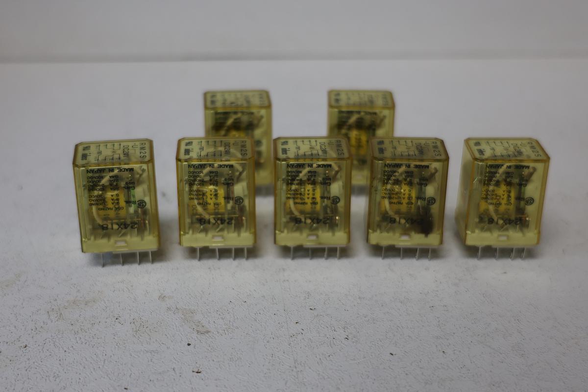 Used (Lot of 7) IDEC RY4S-U Mini Power Relays GHA-184