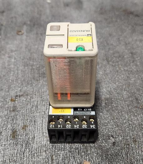 Used Telemecanique RUN33A22 250VAC Relay Module with Socket RUZ 1A - GHA-104