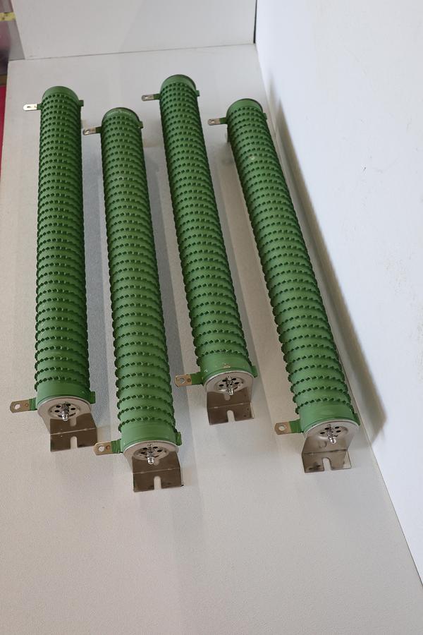 Used Lot of 8 TE Connectivity TE2500B1R0J 1 Ohm 2500W Wirewound Resistors