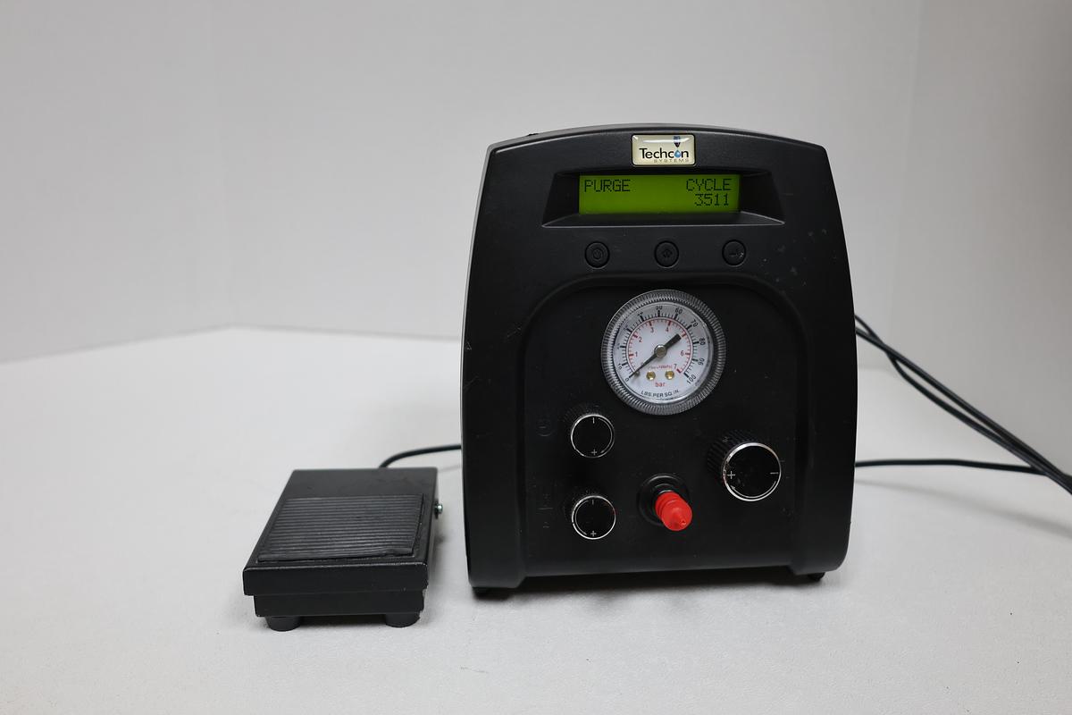 Used Techcon Systems Digital Fluid dispenser TS250 24V DC  Max P: 100PSI