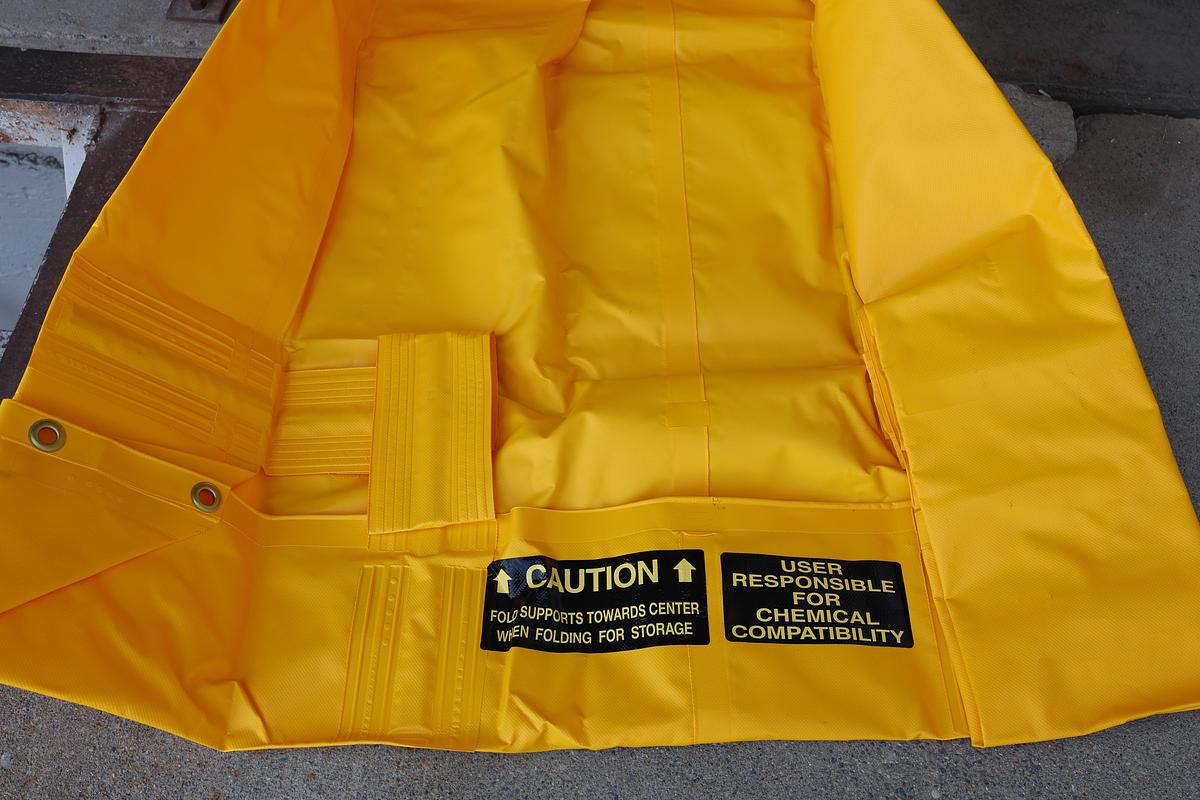 Justrite Portable Chemical Spill Containment Berm 4' x 8' Foldable Pool