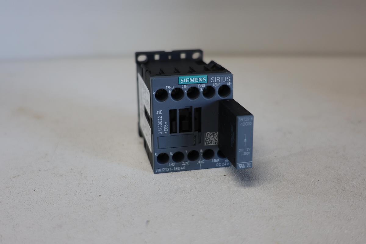 Used Siemens 3RH2131-1BB40 Contactor relay paired with a 3RT2916-1DG00 Auxiliary contact block. GHA-161
