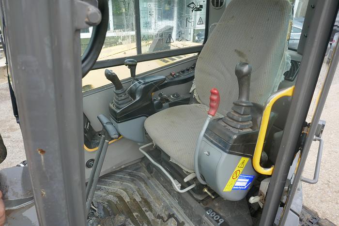 Used 2014 VOLVO ECR88D